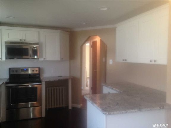 4th image of 297 N Syracuse Ave