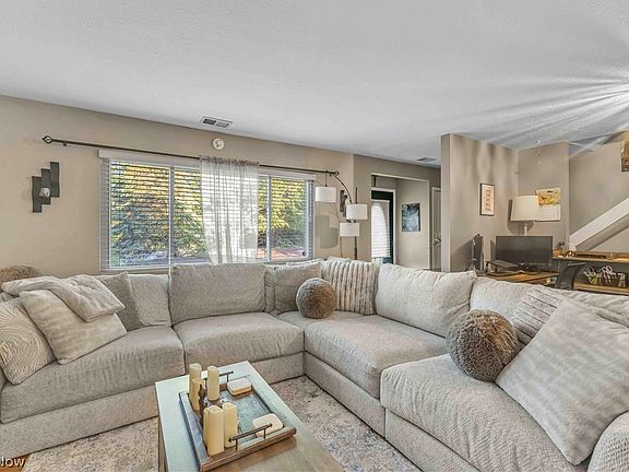 3rd image of 3097 Bay Landing Dr