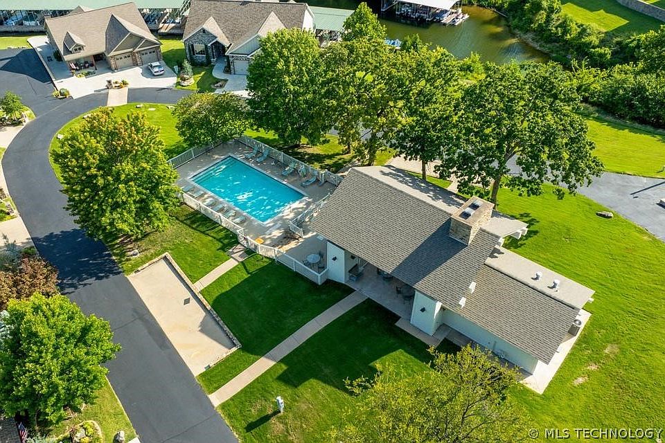 2nd image of 15 Upper Waterfall Rd
