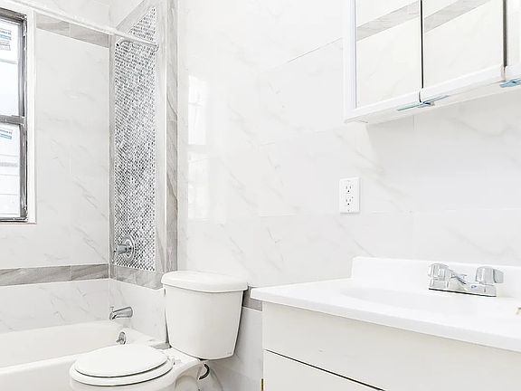 5th image of 975 Washington Ave #3L