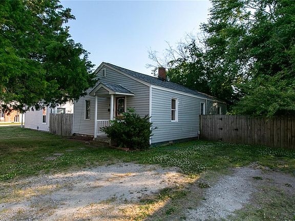 2nd image of 609 Allen St