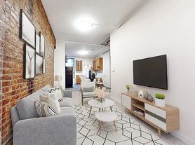 1611 2nd Ave, New York, NY