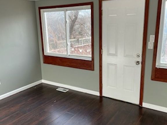 4th image of 1085 La Salle Ave