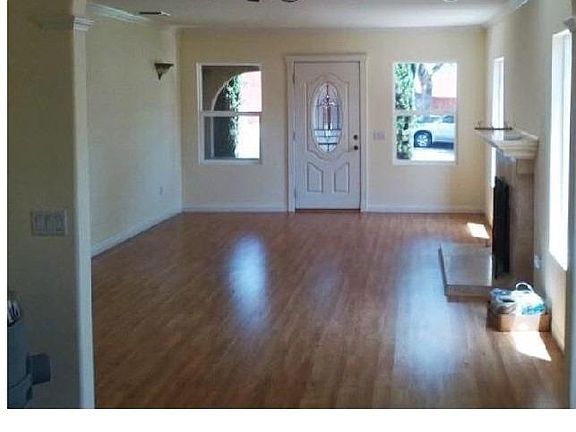 2nd image of 4635 La Crescenta Ave