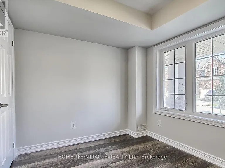 70 Knotty Pine Ave — Photo 4