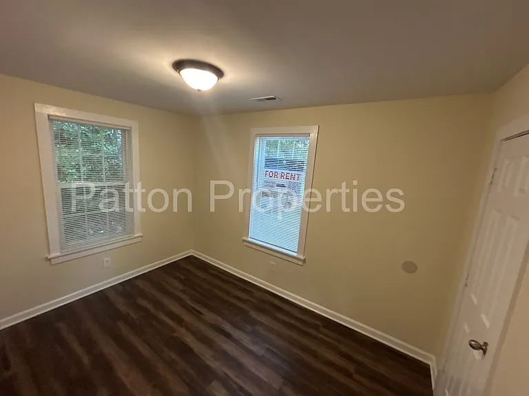 902 Pine St — Photo 10