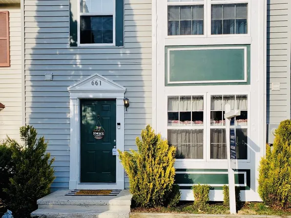 661 Boxwood Dr, Hampstead, MD 21074