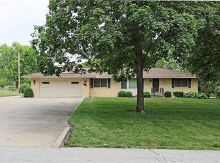 958 Hurley St, Peculiar, MO 64078