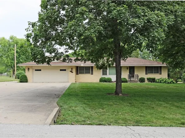 958 Hurley St, Peculiar, MO 64078