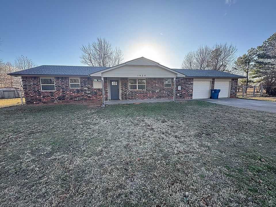1st image of 1924 Hilltop Cir