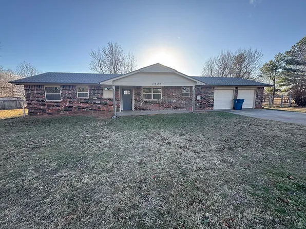 1924 Hilltop Cir, Newcastle, OK 73065