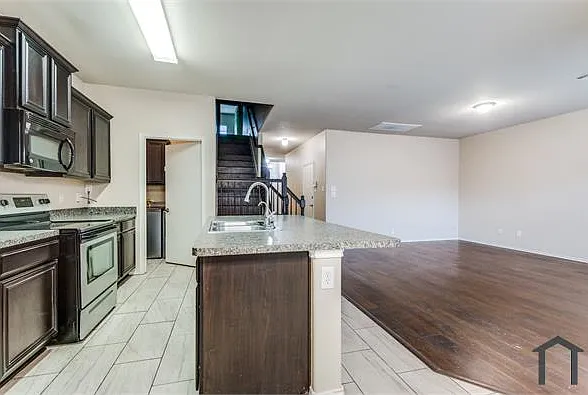 3 bed, 1584 sqft, $2,595 — Photo 4