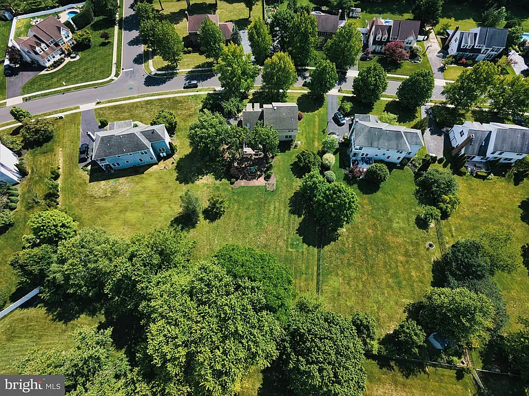 139 Mallard Dr W — Photo 39
