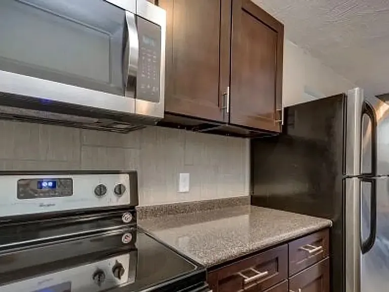 232 S Florence Ave #102 — Photo 3