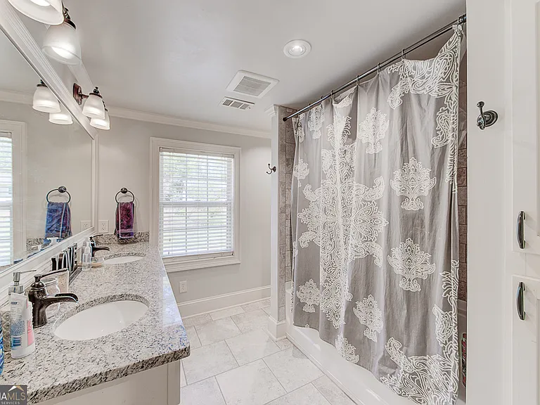 209 Cedar Dr — Photo 16