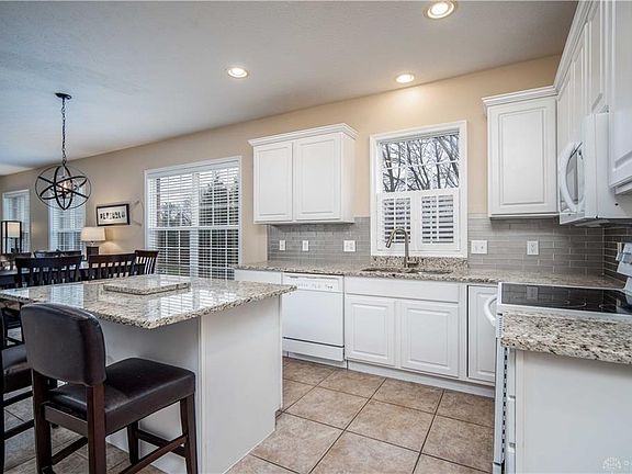 5th image of 146 Diamond Dr