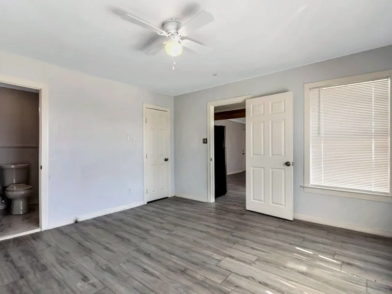 305 N Robinson St — Photo 14