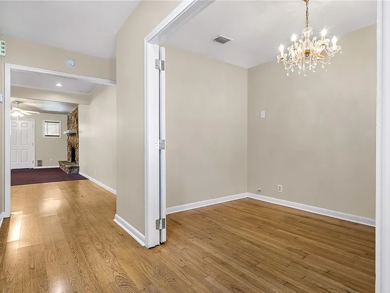 1226 Zarsky Dr — Photo 2