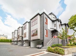 801A Edgewood Ln, Fort Lee, NJ 07024