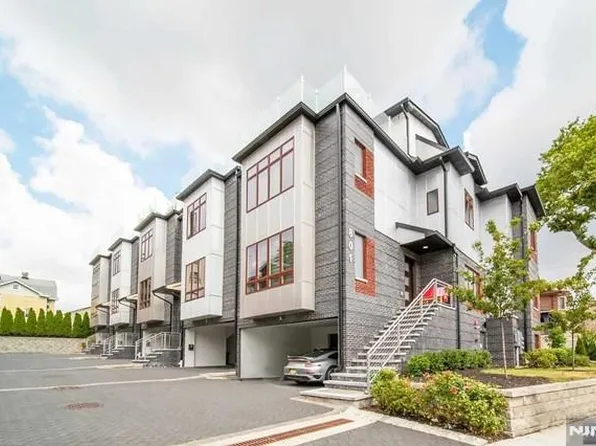 801A Edgewood Ln, Fort Lee, NJ 07024