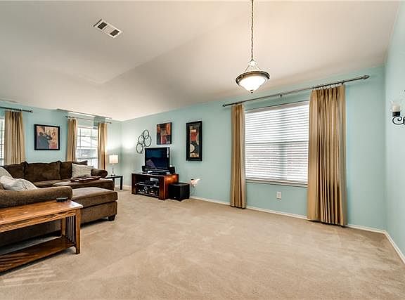 4th image of 712 Bamboo Dr