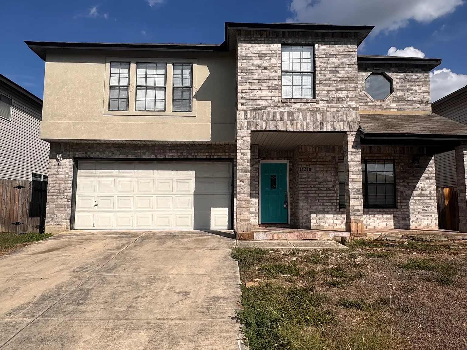 4 bed, 2.5 bath, 2689 sqft, $2,300 — Photo 2
