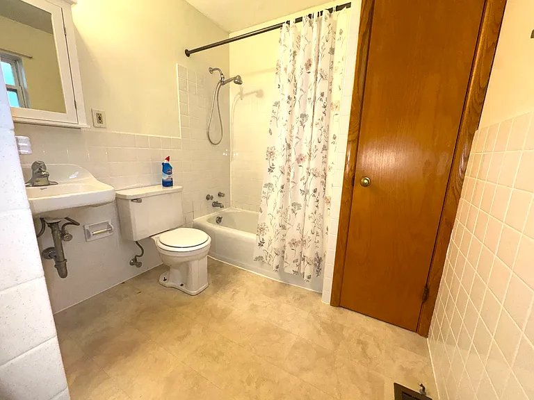 573 N Walnut St #W — Photo 11
