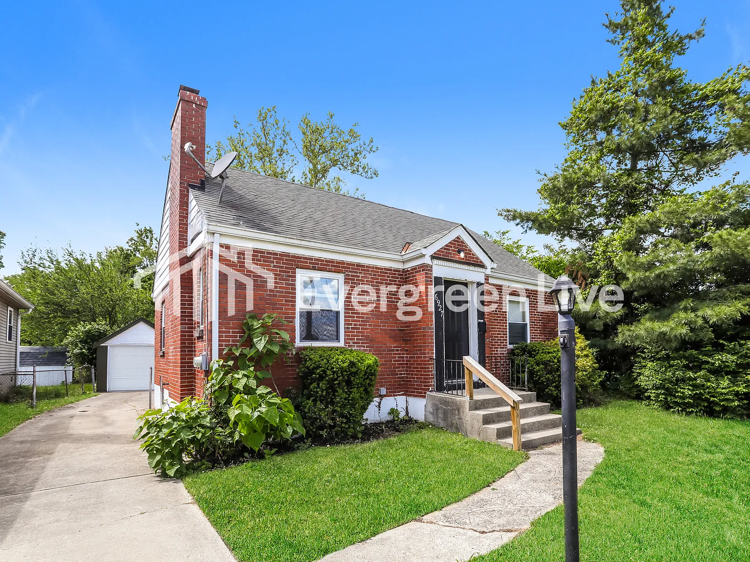 3 bed, 1.0 bath, 1128 sqft, $1,495 — Photo 2