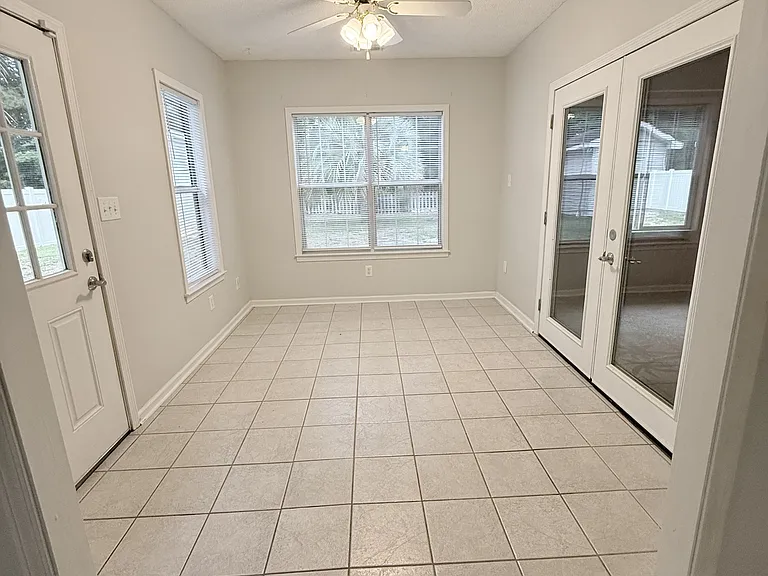 1132 Lancelot Ln — Photo 6