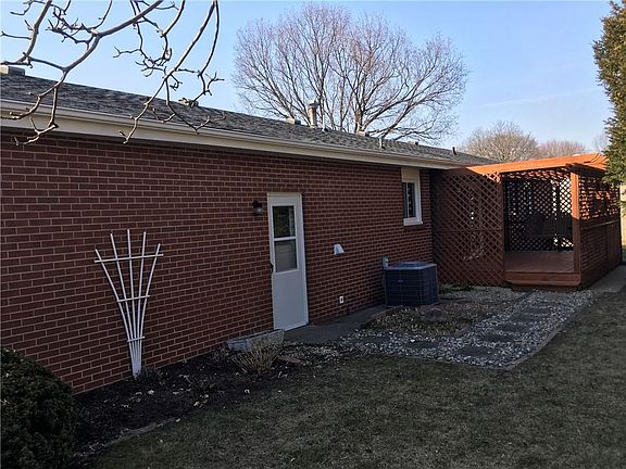 2nd image of 3211 Vista Dr