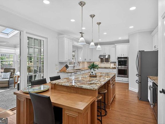 2nd image of 6460 Rutherford Pl