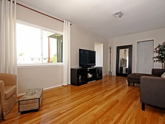 4th image of 5110 N Saint Malo Ave