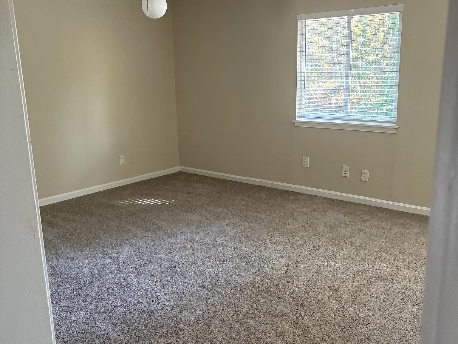 3 bed, 1120 sqft, $1,900 — Photo 4