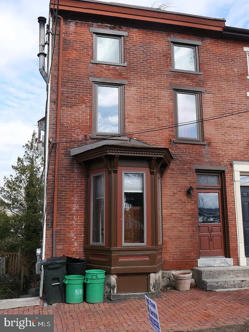 1 bed, 1.0 bath, 1000 sqft, $1,600 — Photo 1