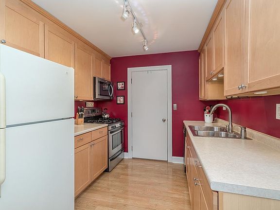 4th image of 2432 Salem Ct