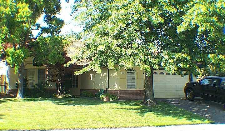 1st image of 302 Cassidy Ct
