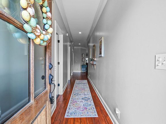 5th image of 951 Willow Cir