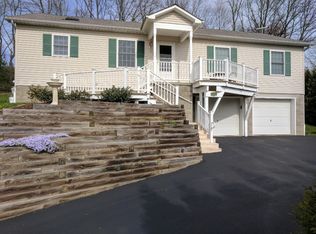 105 Townhill Dr, Zelienople, PA 16063