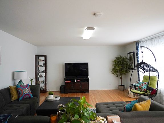 3rd image of 1196 Bloomfield Dr