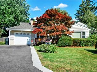 320 Fairway Rd, Lake Zurich, IL 60047