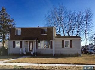 212 Wilson St, Saddle Brook, NJ 07663