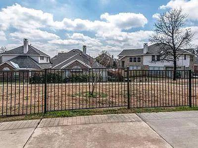 3812 Fairfax Dr — Photo 2