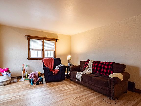 4th image of 2517 Clark St