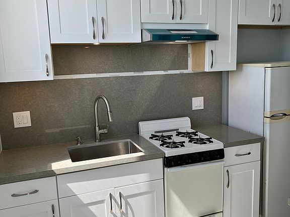 5th image of 1711 Leavenworth St