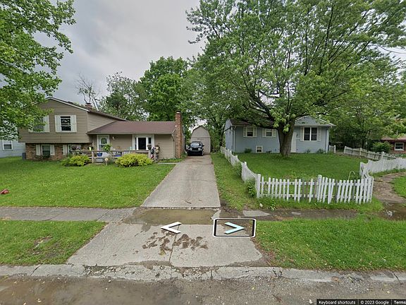 2nd image of 3738 N Roseway Ln