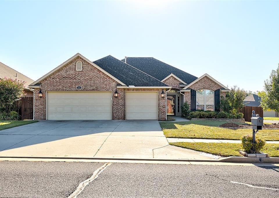 1st image of 804 Ashwood Ln