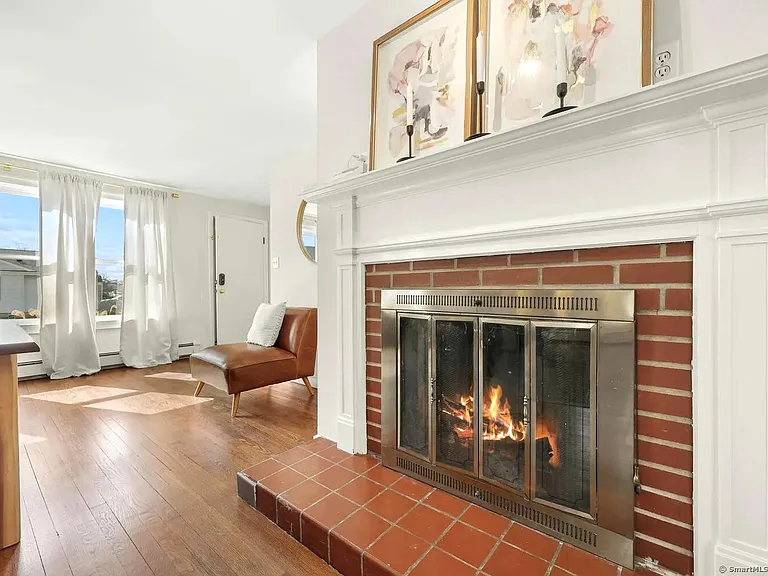 584 Courtland Ave — Photo 4