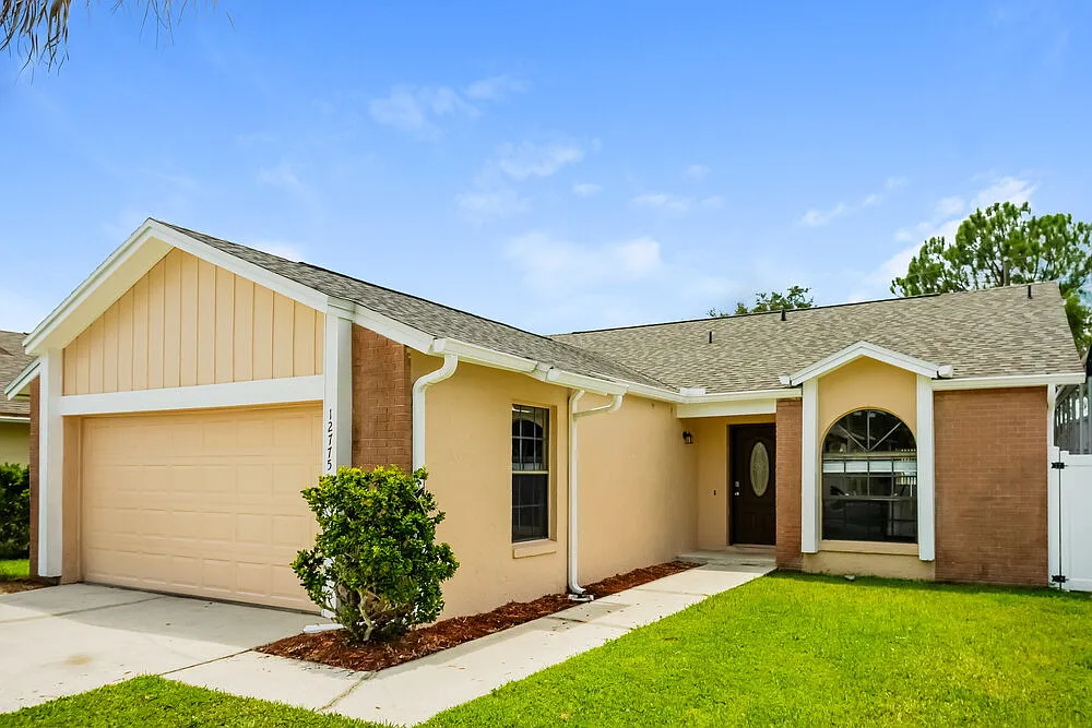 3 bed, 2.0 bath, 1328 sqft, $2,455 — Photo 3