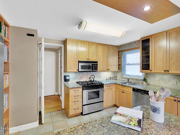 4th image of 420 E 72nd St APT 10B