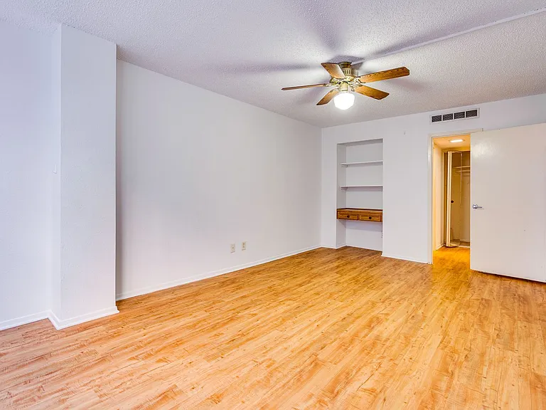 1800 Lavaca St #214 — Photo 22